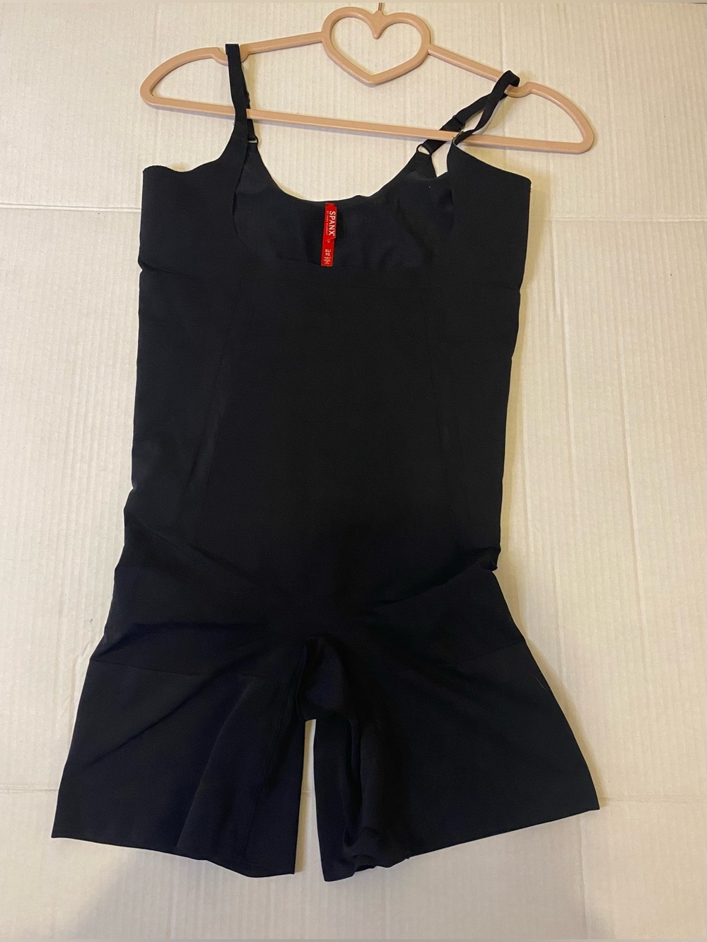 Body de muslo abierto con busto abierto Faja SPANX OnCore
- Talla XL (Negro)